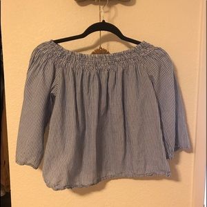 American Eagle shoulder shirt